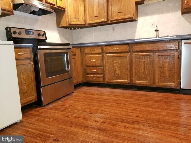 Building Photo - 1411 Forest Ln