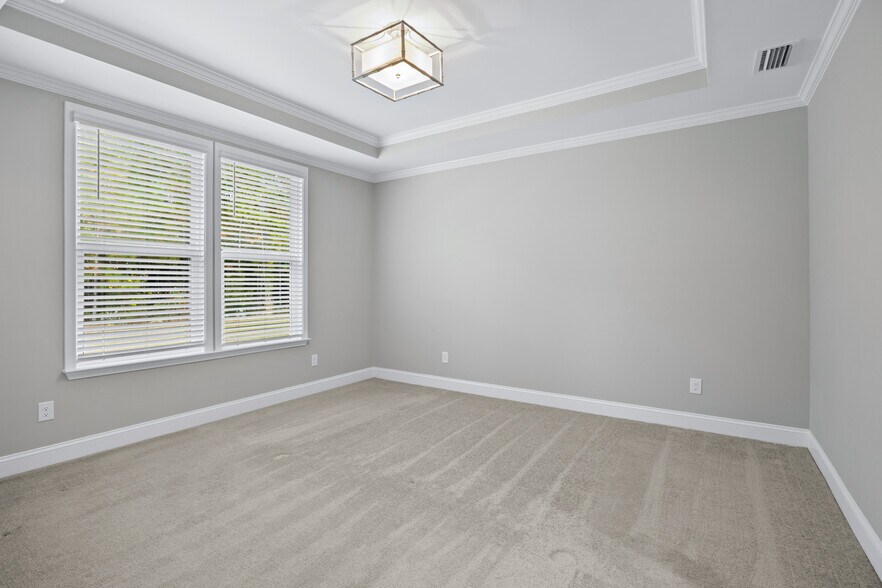Building Photo - 686 Destiny Dr