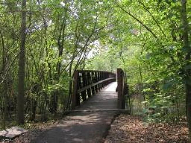 Building Photo - 300 Main St