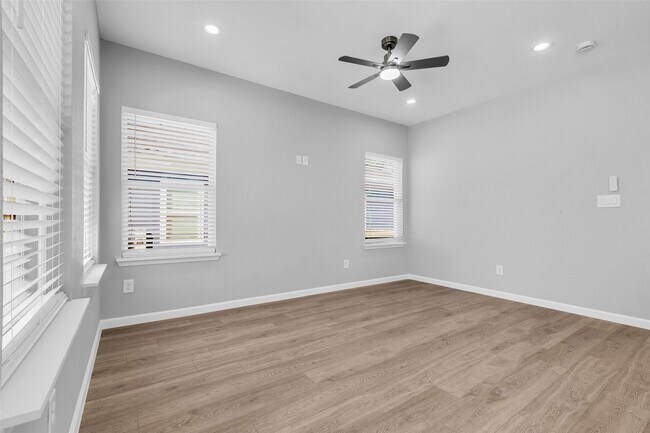 Building Photo - 4905 Paula St