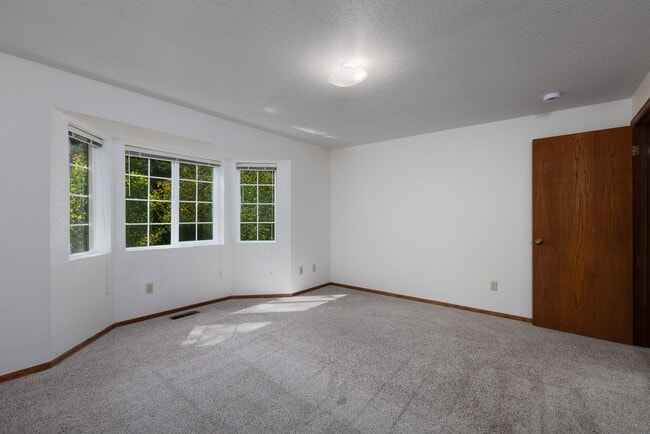 Building Photo - Charming 3-Bedroom Duplex Minutes from JBL...