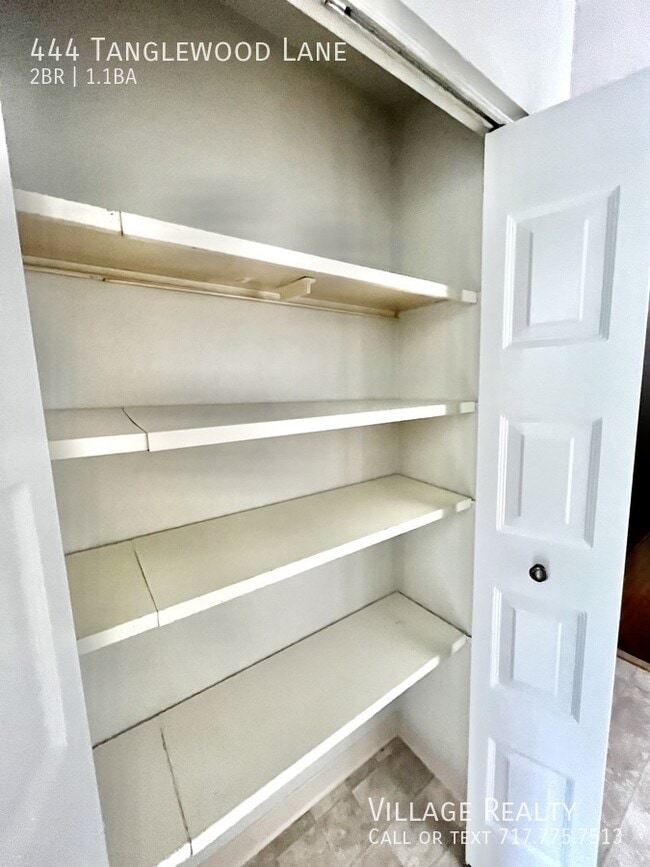 Building Photo - 444 Tanglewood Ln