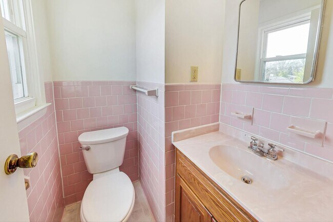 Building Photo - Fantastic in Frederick! Spacious 4 level Split -- 4 beds + 1 Full and 2 half baths