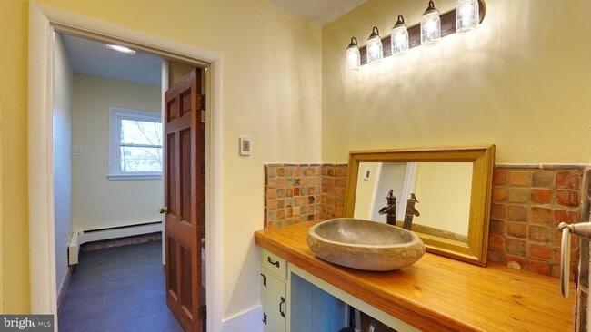 Building Photo - 53 Iron Bridge Rd