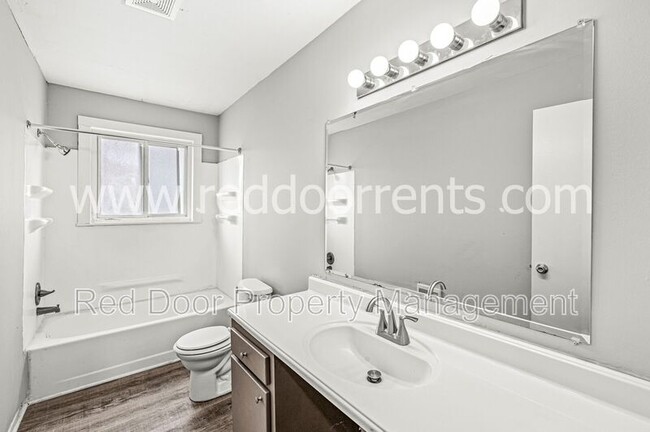 Building Photo - 10301 Medallion Dr