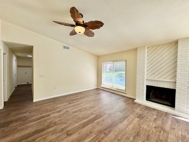 Building Photo - *COMING SOON* *MOVE IN SPECIAL* Beautiful 3-Bedroom/ 2 Bath REMODELED Home!