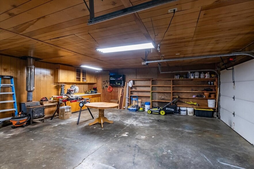 Building Photo - 365 S 15th St