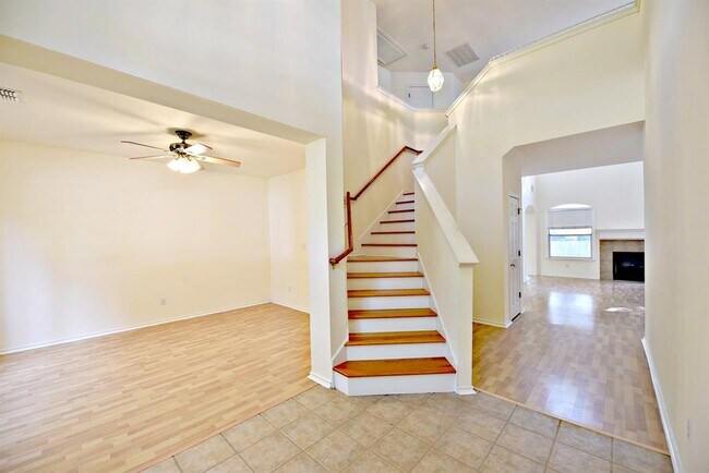 Building Photo - 4220 N Summercrest Loop