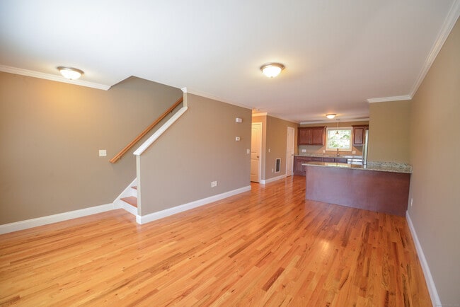 Building Photo - 335-343 Meadowside Rd