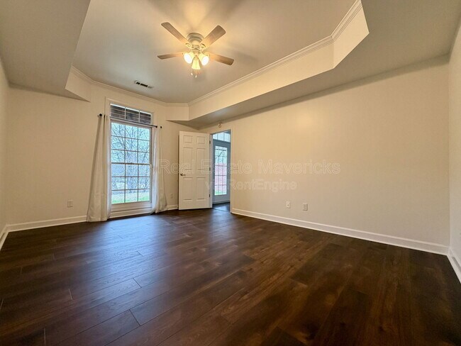 Building Photo - 3190 Waterfront Dr