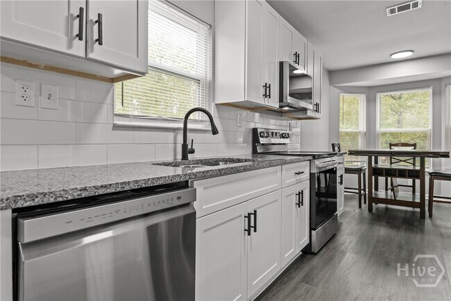 Building Photo - 140 Cumberland Ct