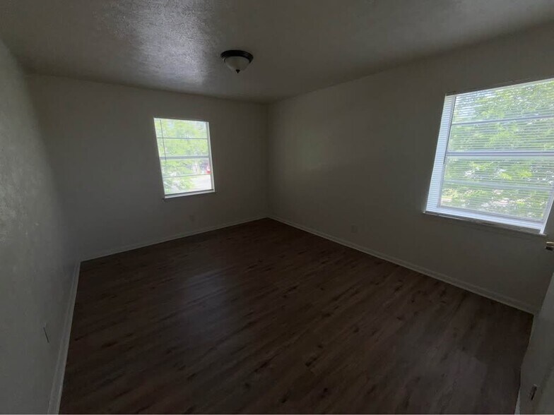 Building Photo - 371 W Elm Mott Dr