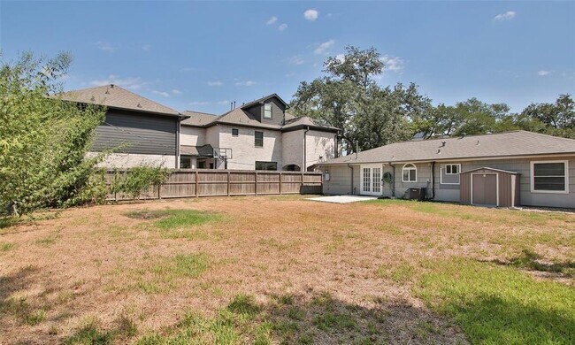 Building Photo - 3310 Suffolk Dr