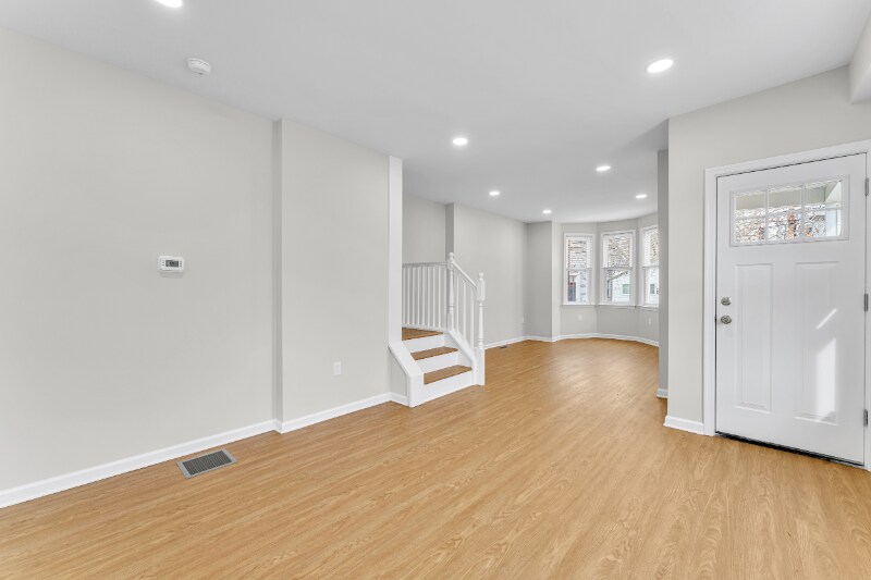 Building Photo - 320 Market St