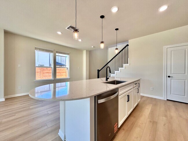 Building Photo - Spacious 4/BR 3/BA Home with Modern Upgrades in Leander