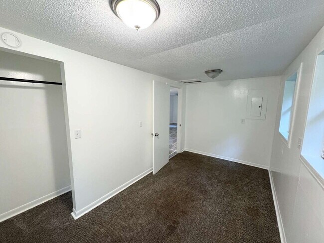 Building Photo - Two-Bedroom Rental in North Hall – Updated...
