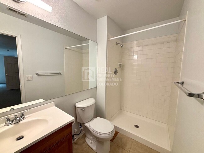 Building Photo - 119 Iveystone Ct