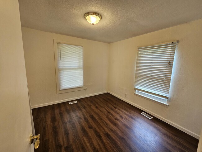 Building Photo - 107 Guild St