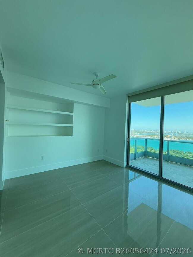 Building Photo - 900 Biscayne Blvd