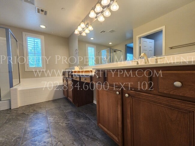 Building Photo - BEAUTIFUL 3 Bedroom WESTPARK CONDO IN SUMM...