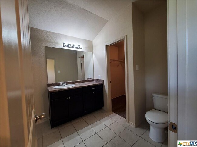 Building Photo - 1536 Gateshead Dr