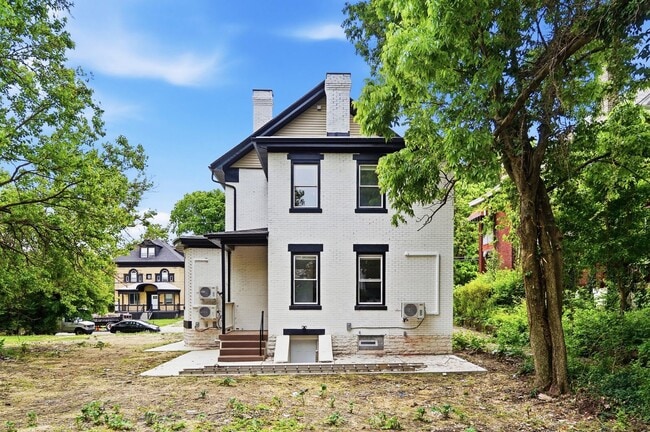 Building Photo - 568 Hale Ave