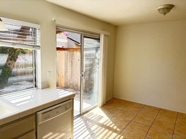 Building Photo - 3525 Caminito Carmel Landing