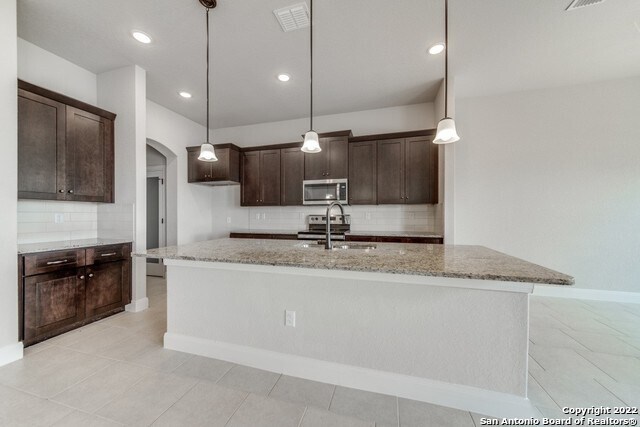 Building Photo - 205 Park Cir