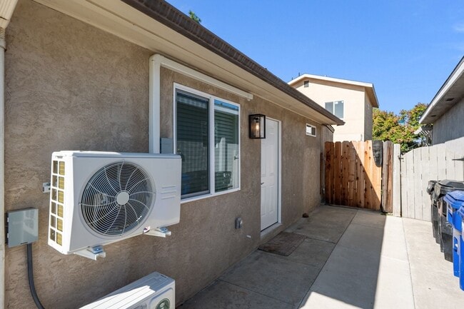 Building Photo - 6248 Dorothy Dr