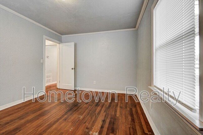 Building Photo - 3200 SW 38th St