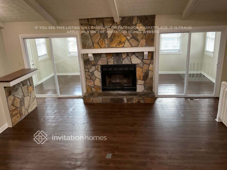 Building Photo - 4745 N View Rd NW