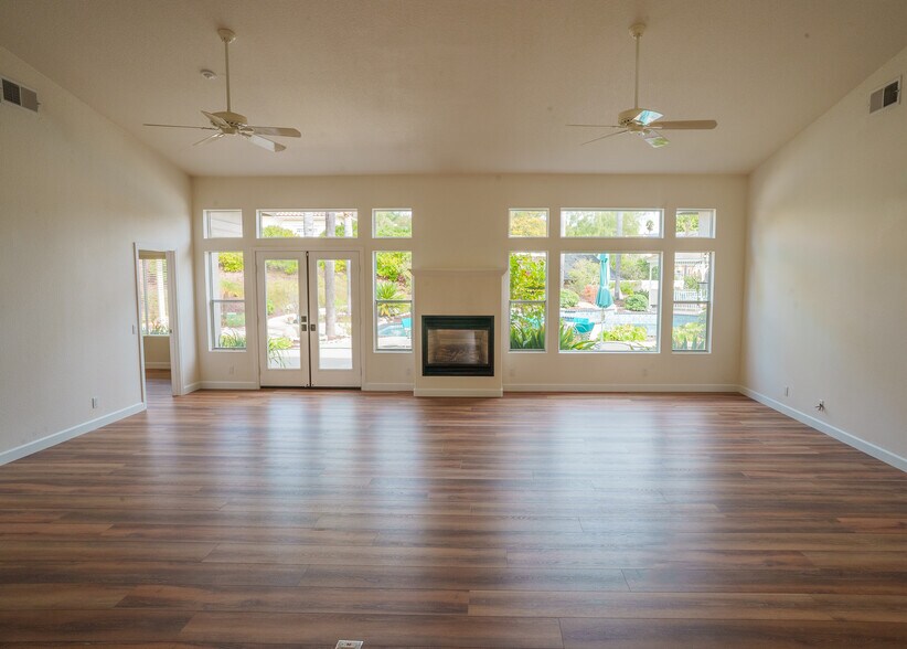 Great Room - 16880 Saint James Dr