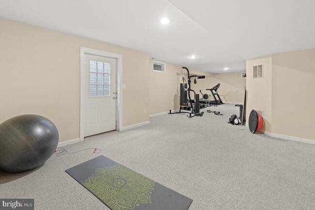 Building Photo - 6430 Bellevue Pl