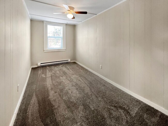 Building Photo - 200 Danis St