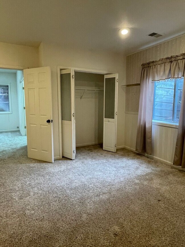 Building Photo - Beautiful Two-Story Home in Cul-de-sac