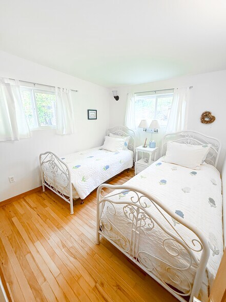 Building Photo - 440 S Peninsula Ln