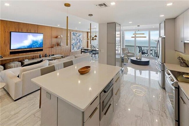 Building Photo - 2200 S Ocean Ln