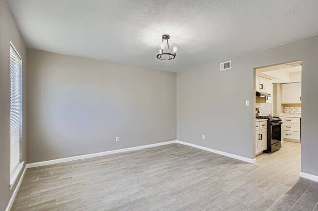 Building Photo - 4819 Brooklawn Dr