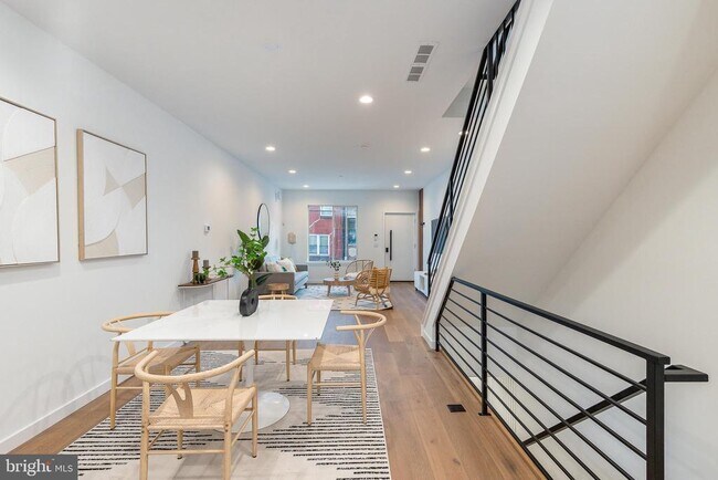 Building Photo - 2925 Master St