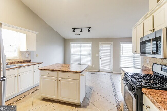 Building Photo - 1072 Fairmont Park Dr