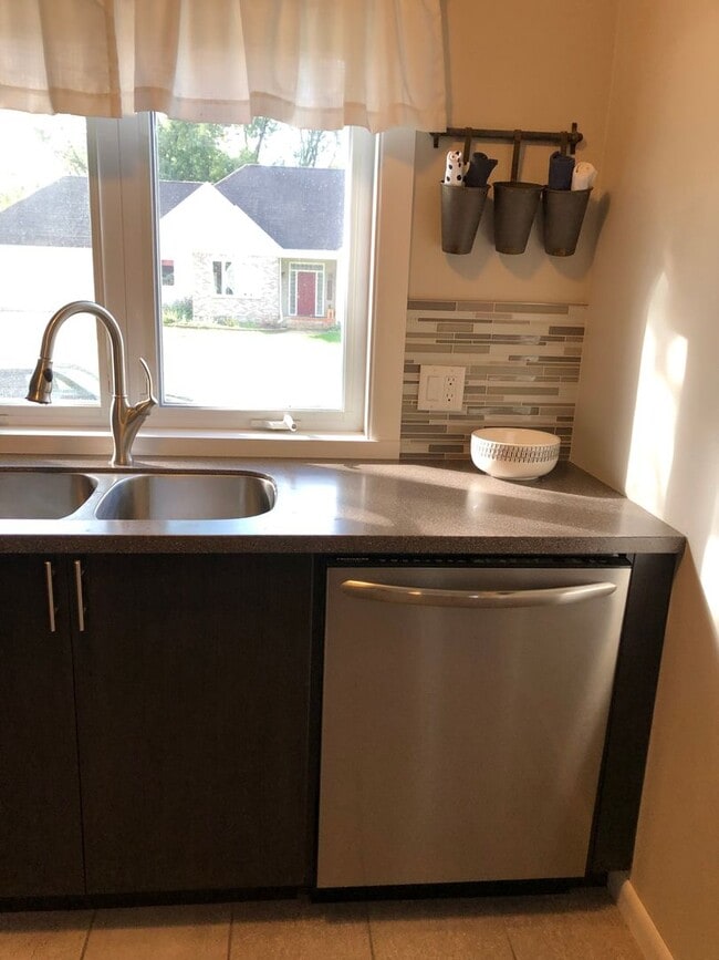 Building Photo - Updated throughout with new master suite!
