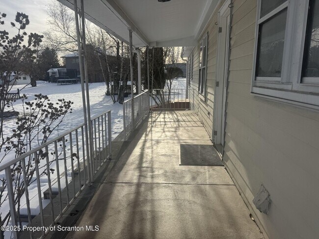 Building Photo - 910 Bernard Ave