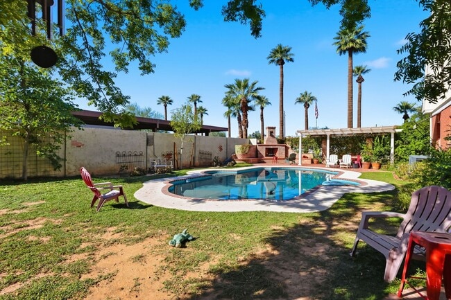 Building Photo - WONDERFUL HISTORIC 5 BED 3 BATH PROPERTY WITH CARRIAGE HOUSE