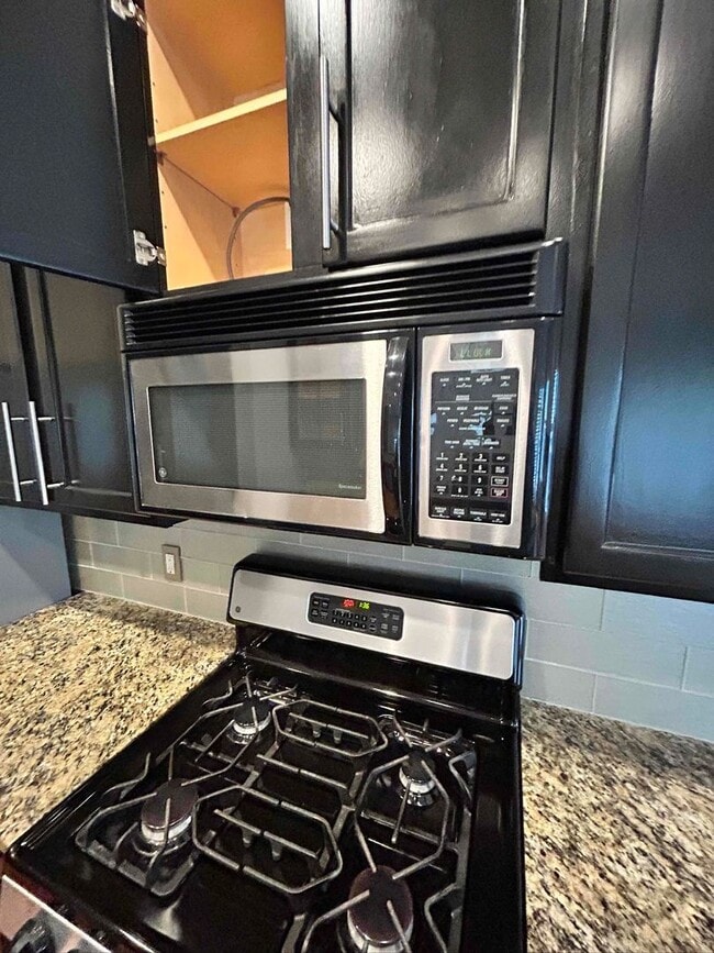Building Photo - Elegant Intown Living in Carlyle Park – Beautiful 3BR/3.5BA Townhome