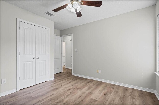 Building Photo - 2074 Spring Grove W