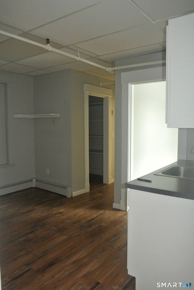 Building Photo - 549 Howe Ave