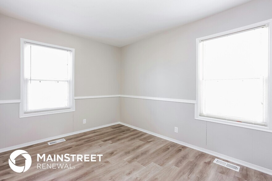 Building Photo - 413 N Seminole Dr