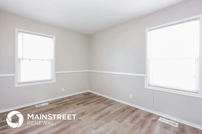 Building Photo - 413 N Seminole Dr