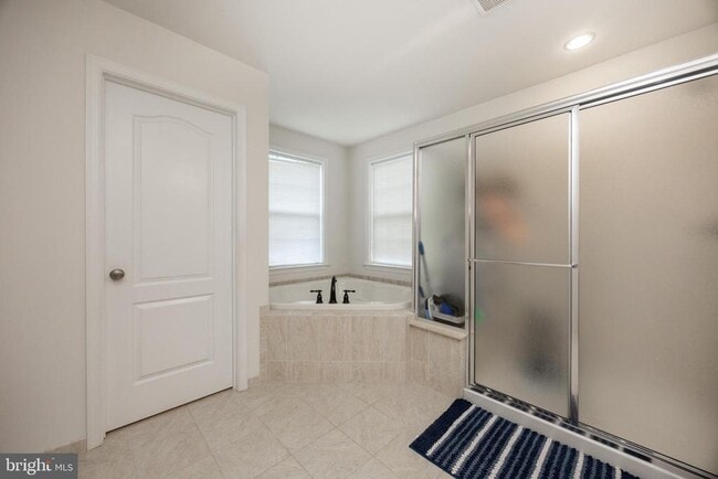 Building Photo - 71 Iron Hill Way