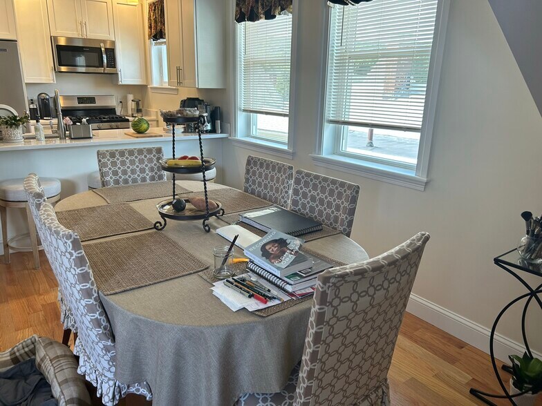 Building Photo - 925-927-927 Massachusetts Ave